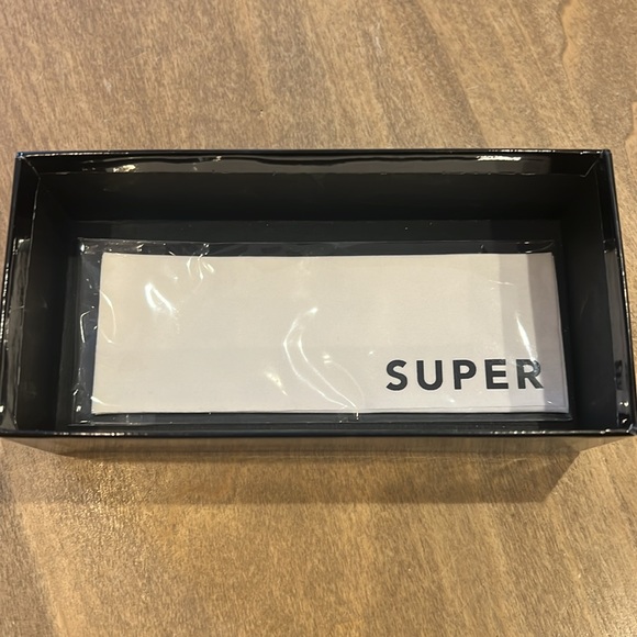 RETROSUPERFUTURE CLASSIC SUNGLASSES - DISCONTINUED COLORWAY WHITE TORTOISESHELL. - Picture 4 of 11